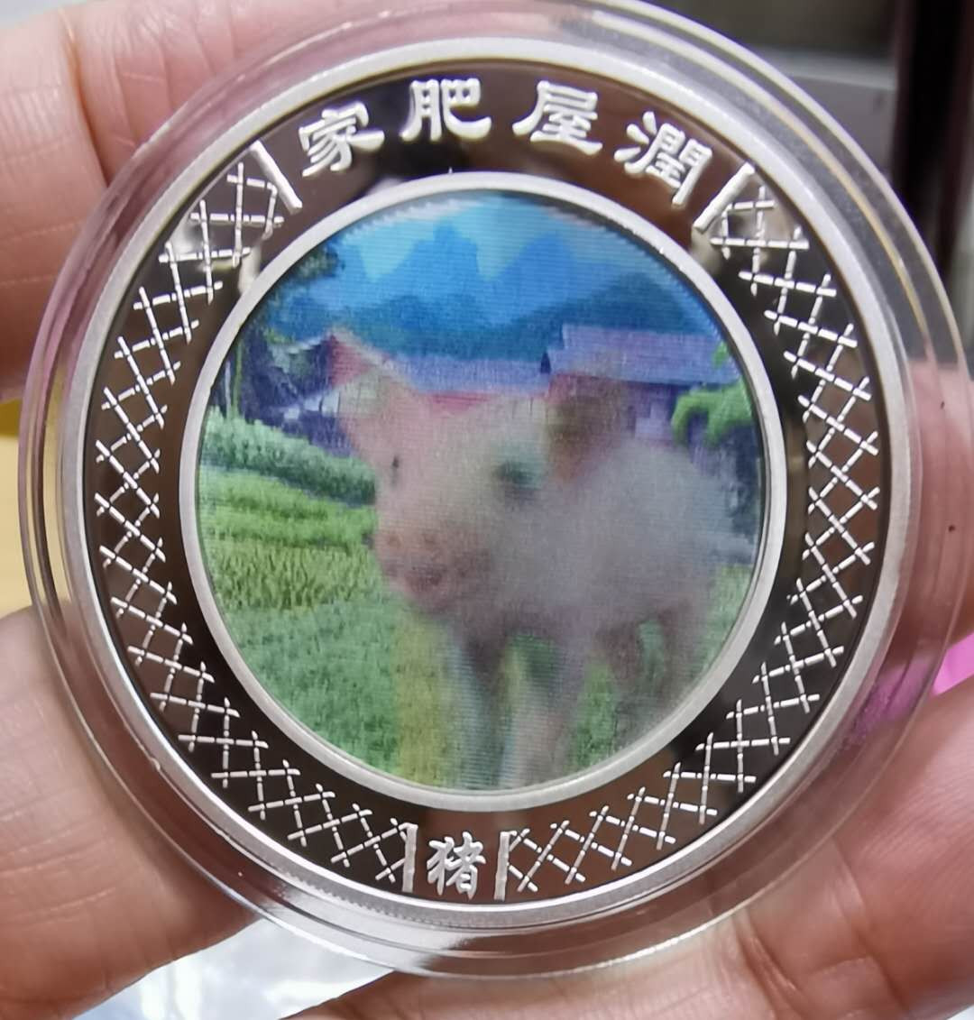 北京马甸外币专卖微拍第五十期，外国金银币专场，陆续上新欢迎关注 2007年澳大利亚彩色动漫会移动的猪精制银币，重量：1盎司，成色：999，品相如图