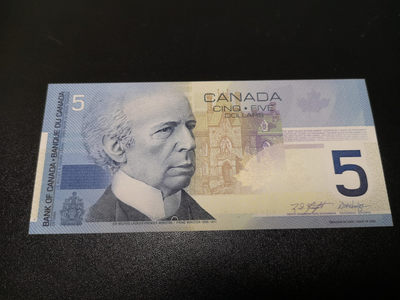 《外钞收藏家》第一百零八期拍卖 - 2002年加拿大 旅版5加元 初版 全新UNC