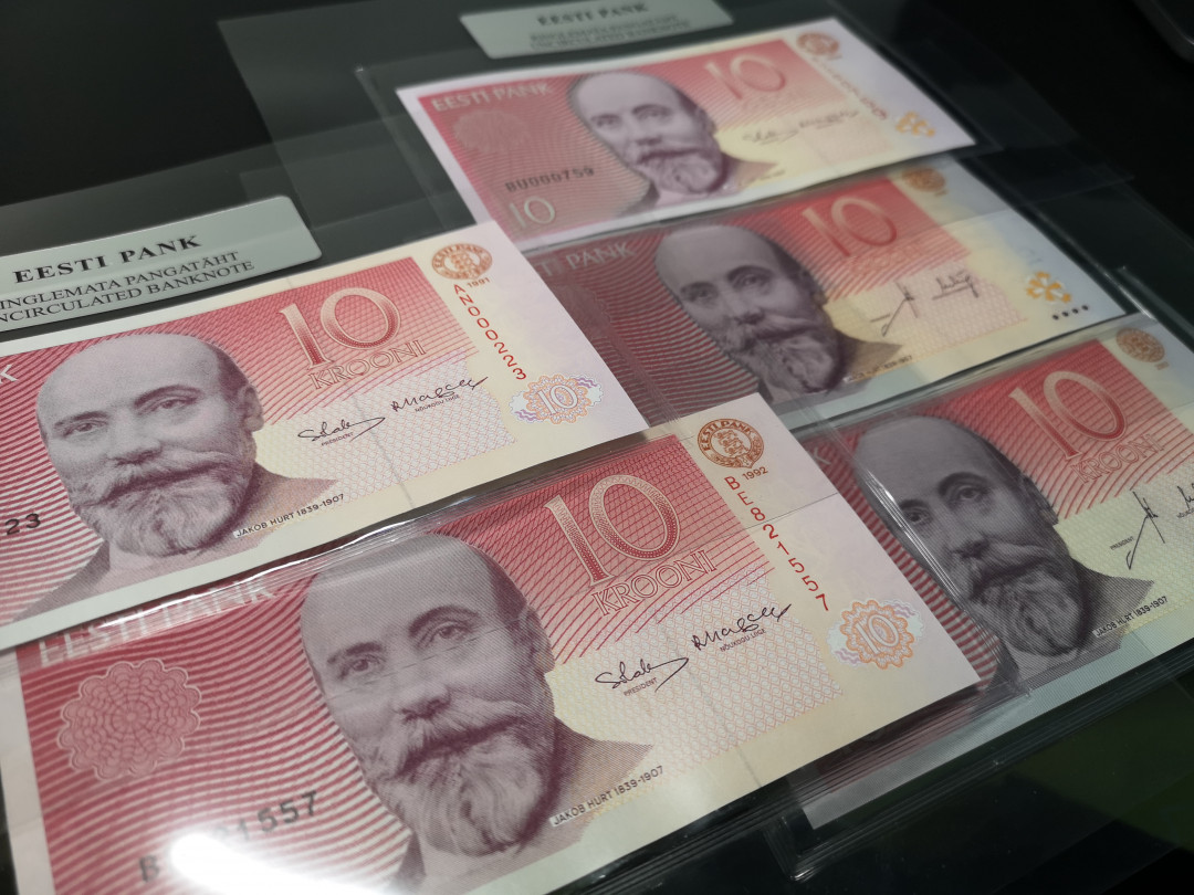 《外钞收藏家》第一百零八期拍卖 爱沙尼亚10克朗 五张 五个年份  其中两个还是百位号  银行原封