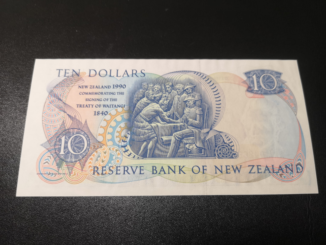 《外钞收藏家》第一百零八期拍卖 1990年新西兰10刀 全新 测光有波浪纹 荧光没问题