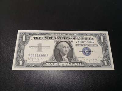 《外钞收藏家》第一百零八期拍卖 - 1957年1美元 蓝库印 全新UNC 号码也不错