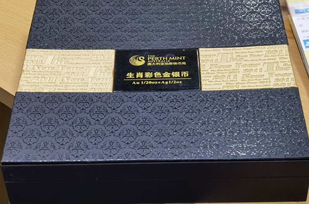 北京马甸外币专卖微拍第五十期，外国金银币专场，陆续上新欢迎关注 2011年澳大利亚1/20金，1/2盎司彩色生肖兔金银币一对，品相如图