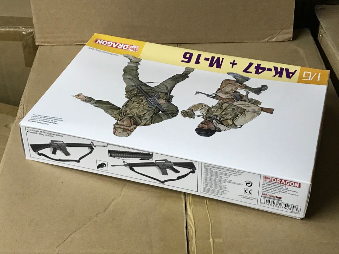 零元拍：威龙1/6 AK47&M16模型套件，拍品需要自己装配上色。