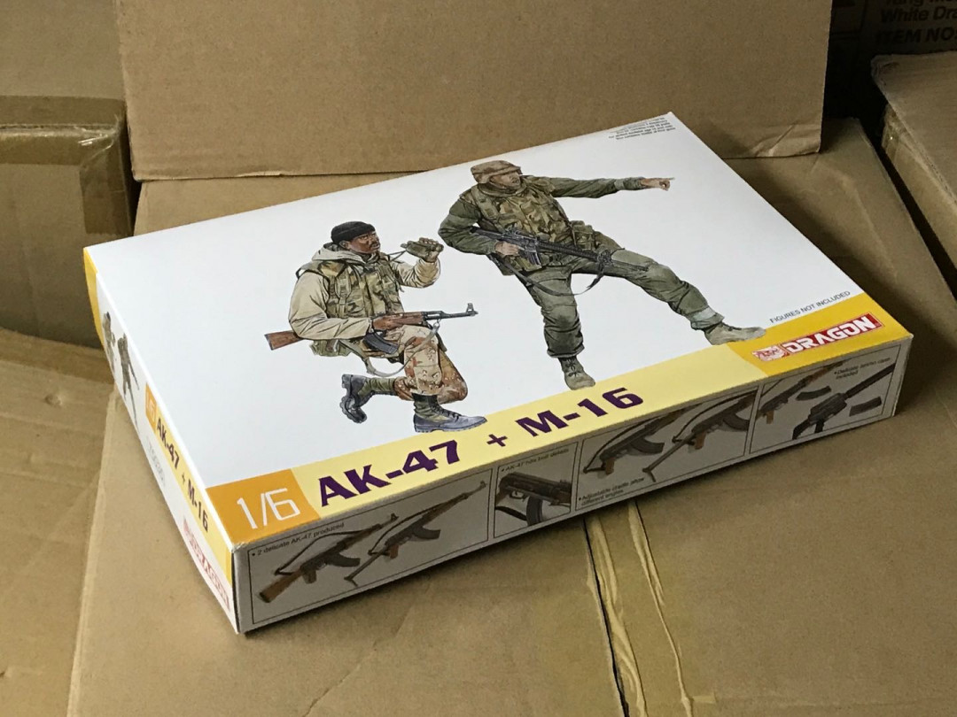 零元拍：威龙1/6 AK47&M16模型套件，拍品需要自己装配上色。