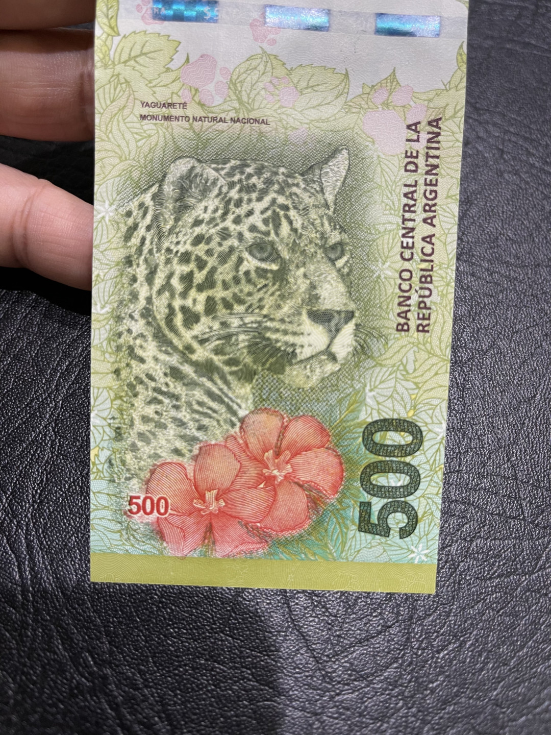 《外钞收藏家》第一百零九期拍卖 阿根廷500豹子 号码非常不错 全新UNC