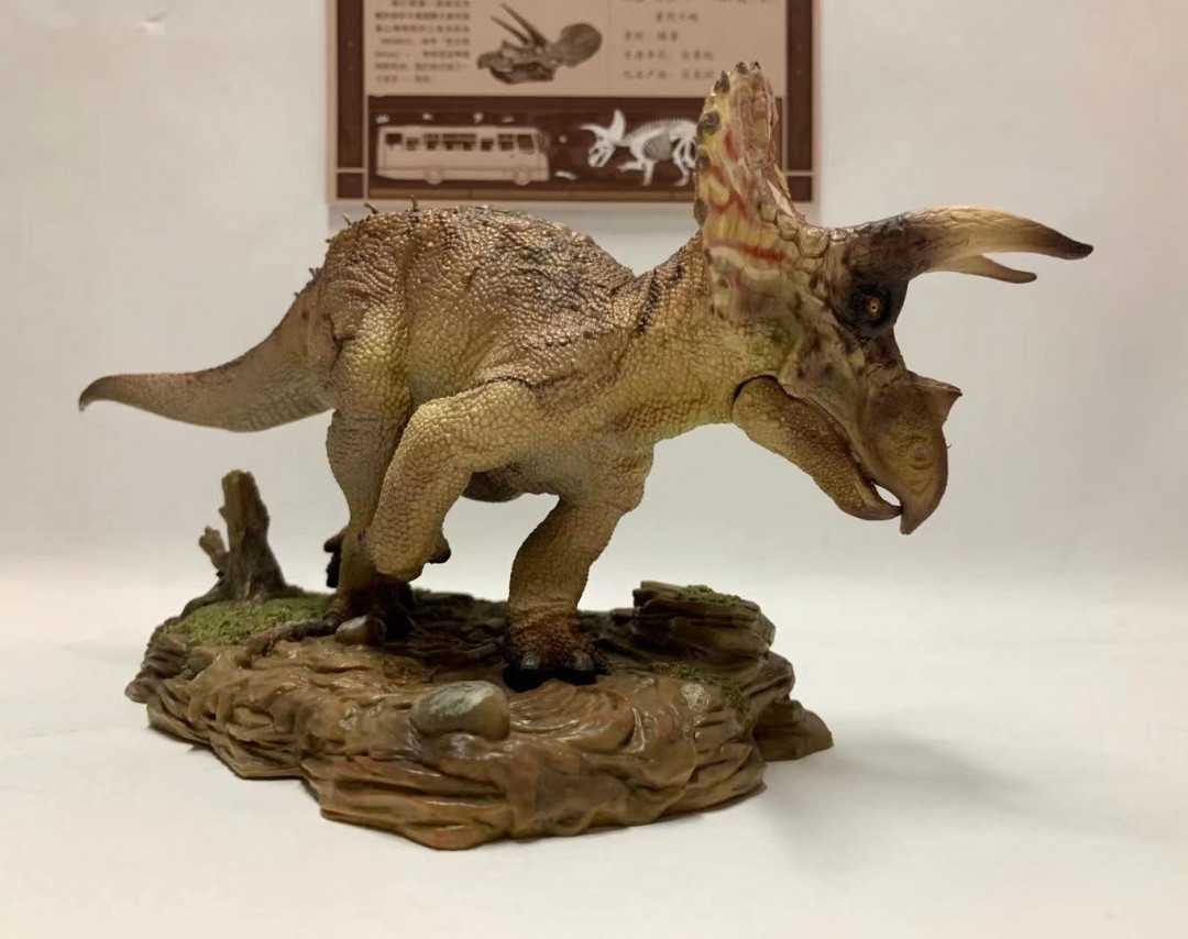 零元拍：三角龙多利 比例1/35 ，尺寸约250MM，全新