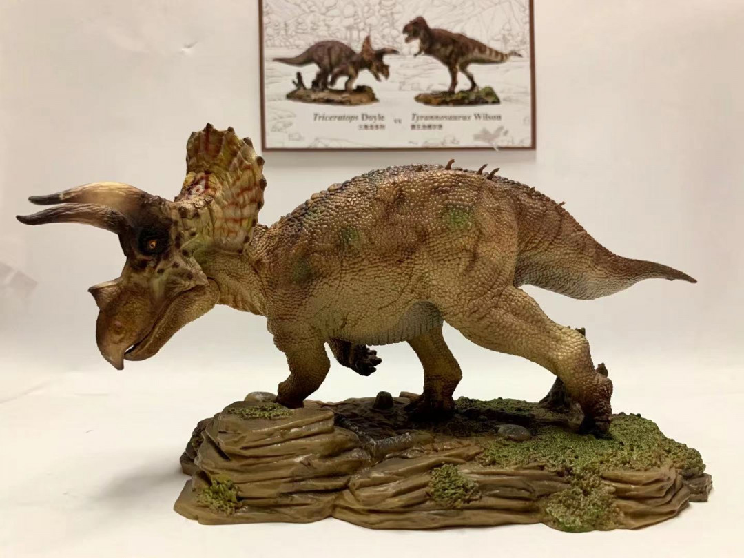 零元拍：三角龙多利 比例1/35 ，尺寸约250MM，全新