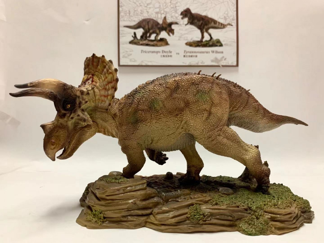 零元拍：三角龙多利 比例1/35 ，尺寸约250MM，全新
