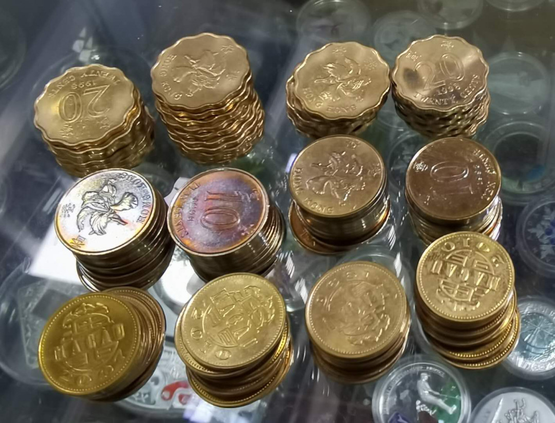 北京马甸外币专卖微拍第五十一期，外国流通币，非贵金属纪念币专场，陆续上新欢迎关注 香港20分，10分，澳门1毫，各40枚，一共120枚，品相如图