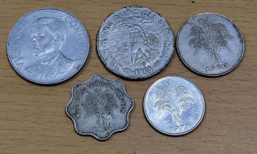 北京马甸外币专卖微拍第五十一期，外国流通币，非贵金属纪念币专场，陆续上新欢迎关注 越南早期流通币5枚，品相如图