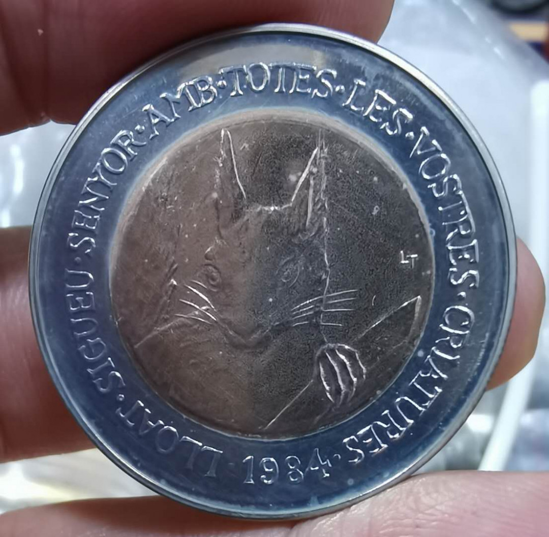 北京马甸外币专卖微拍第五十一期，外国流通币，非贵金属纪念币专场，陆续上新欢迎关注 1984年安道尔动物双色币3枚／套，这套币越来越少见了，品相如图