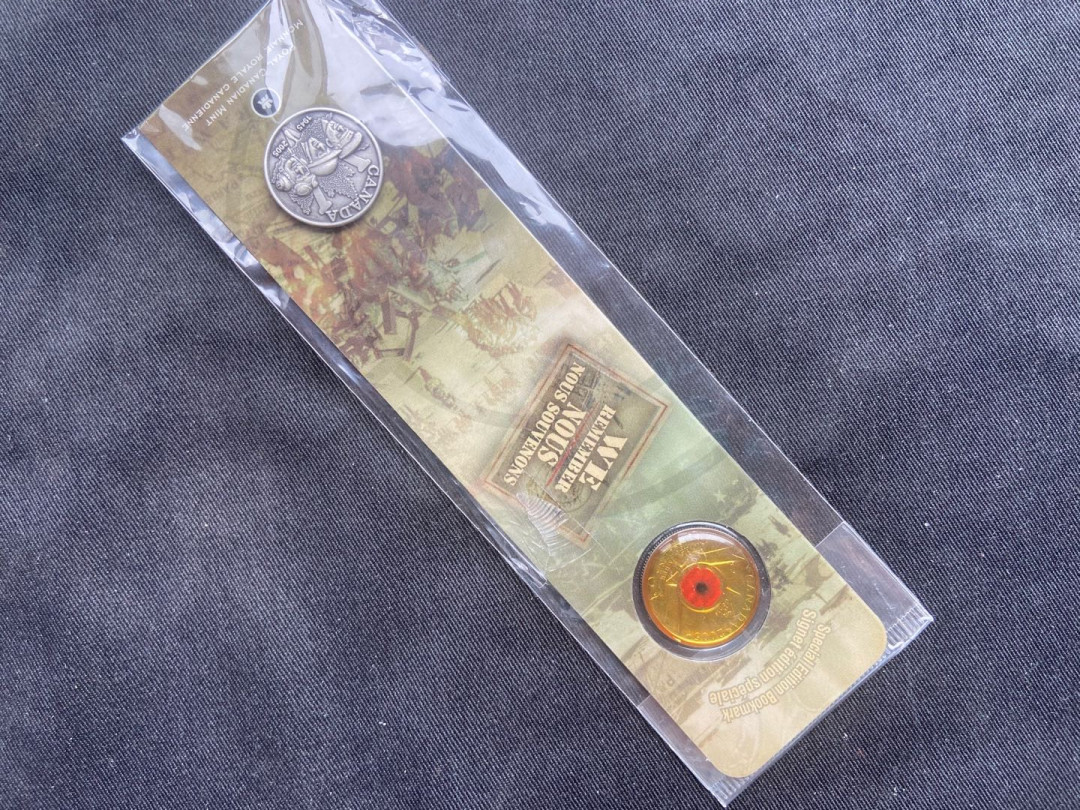 【币观天下】第146期钱币拍卖 【加拿大】红花钱币+胸针一枚