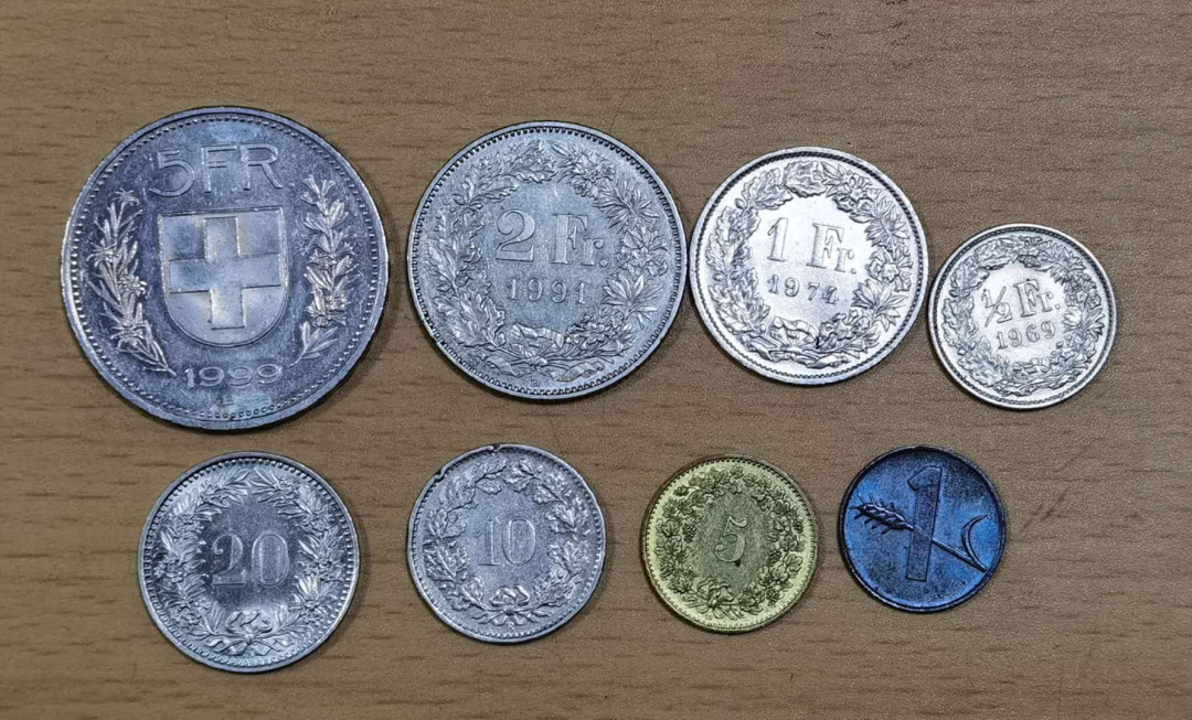 北京马甸外币专卖微拍第五十一期，外国流通币，非贵金属纪念币专场，陆续上新欢迎关注 瑞士流通币8枚／套，品相如图