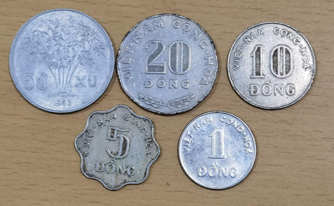 北京马甸外币专卖微拍第五十一期，外国流通币，非贵金属纪念币专场，陆续上新欢迎关注 越南早期流通币5枚，品相如图