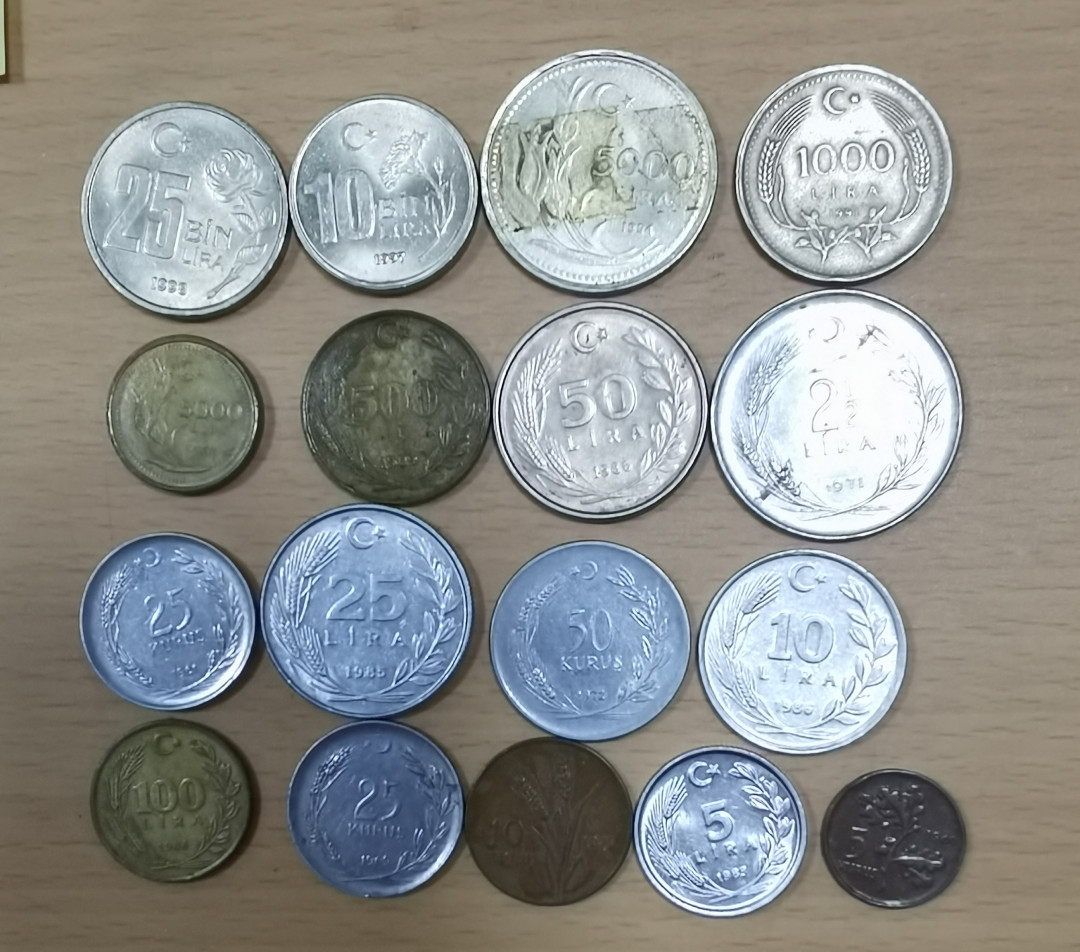 北京马甸外币专卖微拍第五十一期，外国流通币，非贵金属纪念币专场，陆续上新欢迎关注 土耳其流通币17枚，品相如图