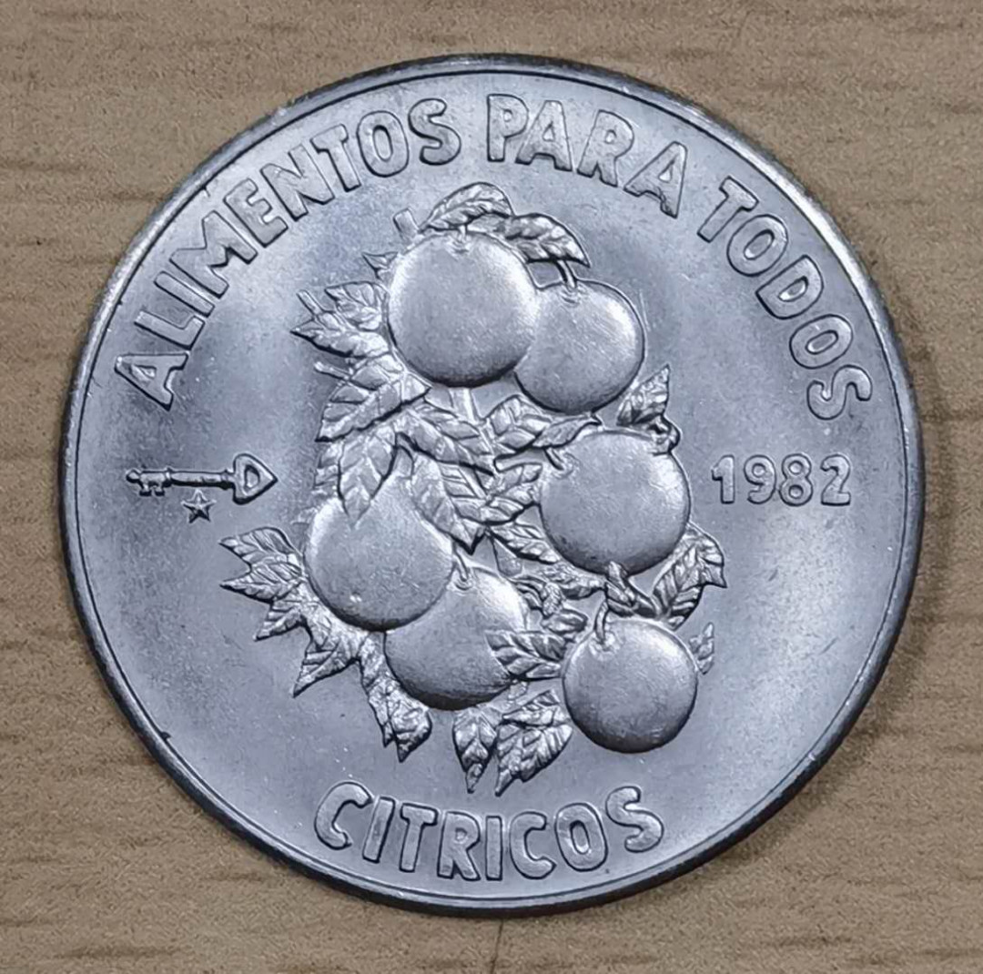 北京马甸外币专卖微拍第五十一期，外国流通币，非贵金属纪念币专场，陆续上新欢迎关注 1982年古巴1比索纪念币，品相如图