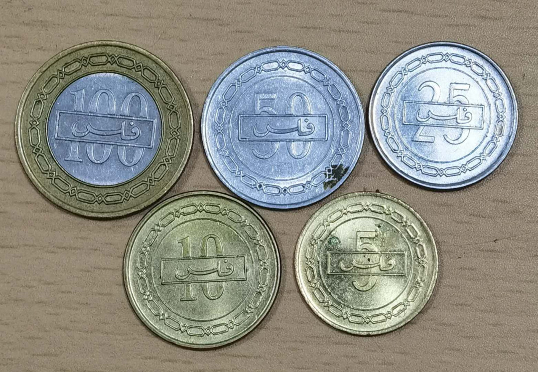 北京马甸外币专卖微拍第五十一期，外国流通币，非贵金属纪念币专场，陆续上新欢迎关注 巴林流通币5枚／套，品相如图