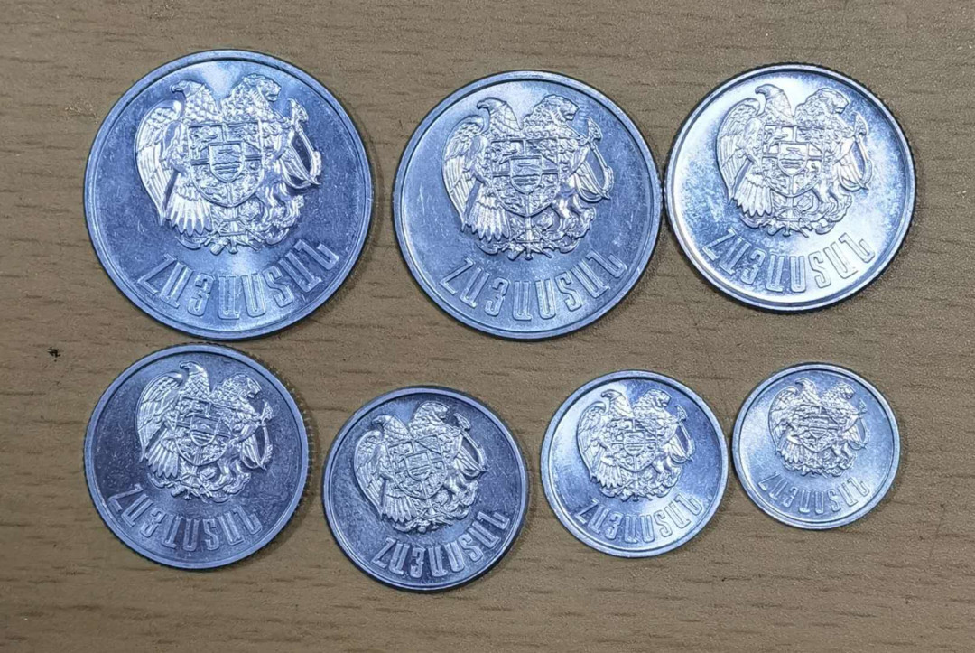 北京马甸外币专卖微拍第五十一期，外国流通币，非贵金属纪念币专场，陆续上新欢迎关注 亚美尼亚流通币七枚／套，品相如图