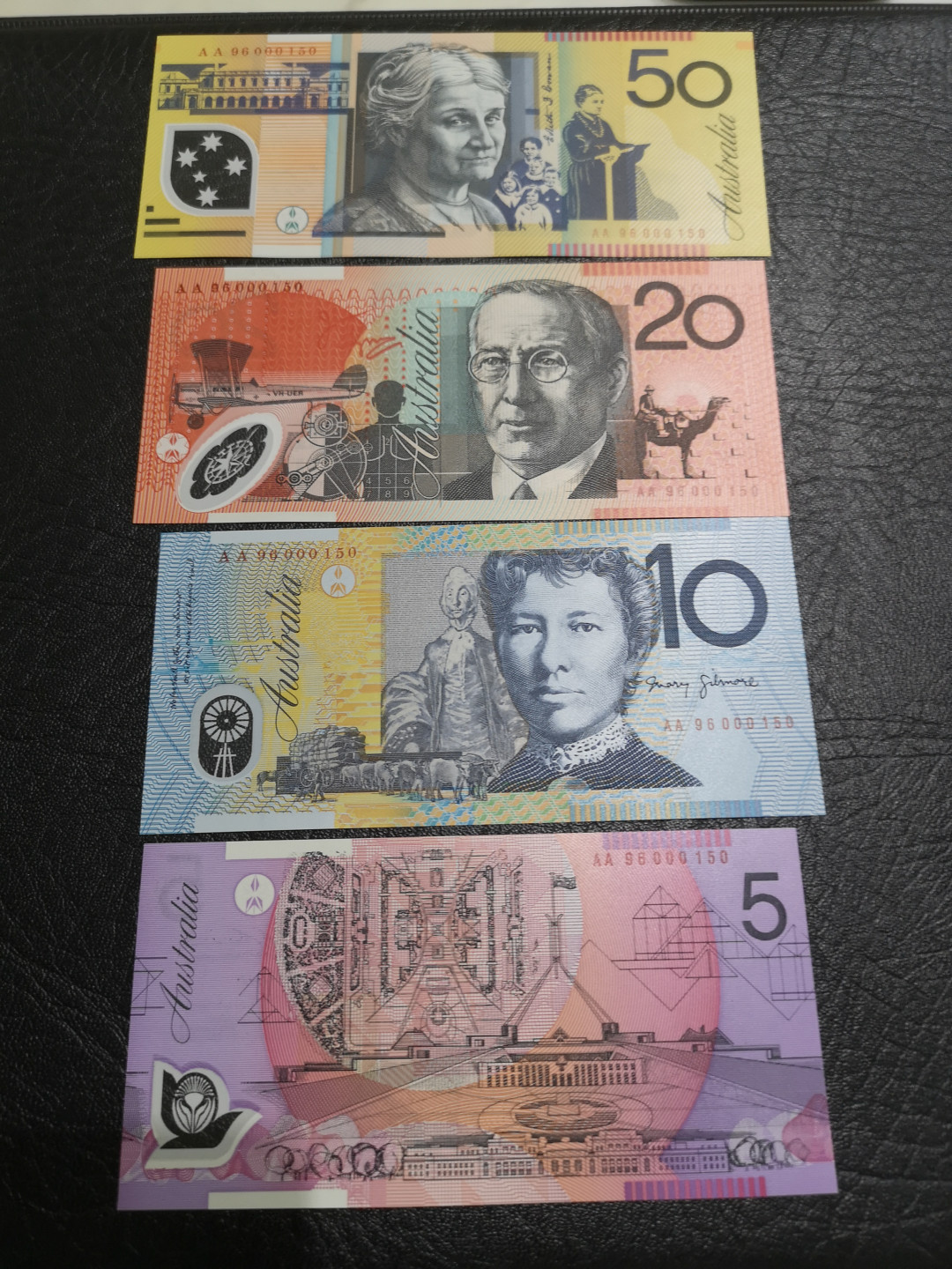《外钞收藏家》第一百一十期拍卖 澳大利亚96年塑料钞全同号四张5-50澳元 当年没有发行100面额 AA冠150号 全新UNC