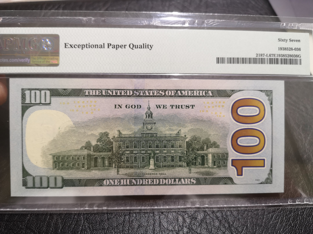 《外钞收藏家》第一百一十期拍卖 2009年美国100美元 PMG67 888豹子尾