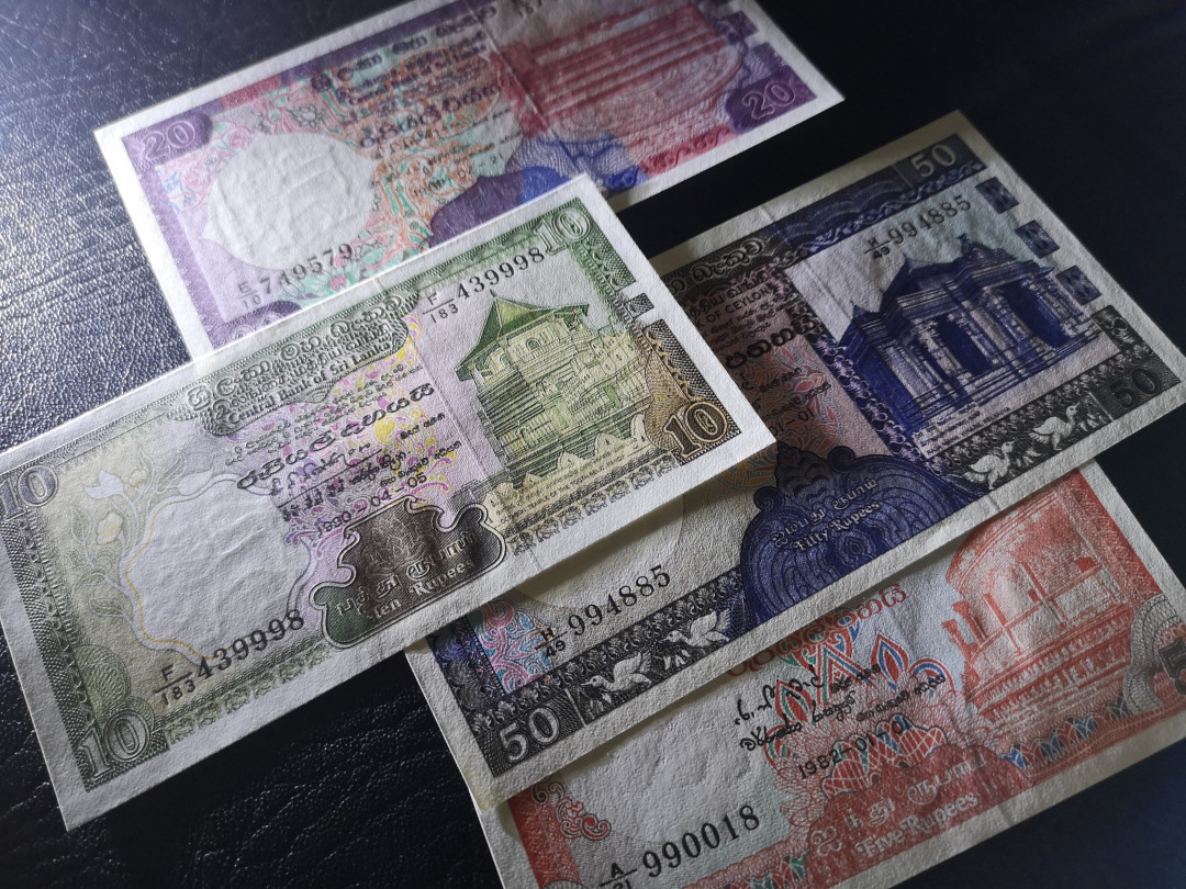 《外钞收藏家》第一百一十期拍卖 锡兰50、20、10、5四张 全新 个别有潮点 BWC印钞