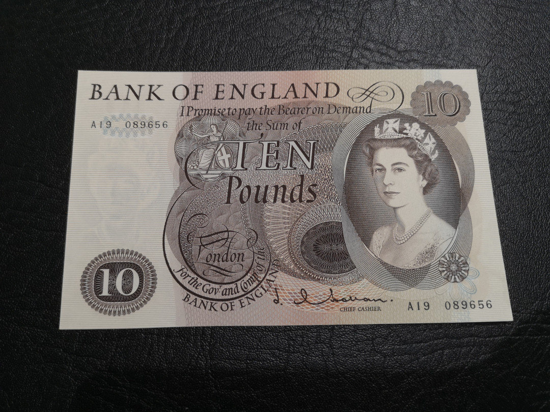 《外钞收藏家》第一百一十期拍卖 英国C序列10镑 有一道疑似软折其它地方品相很不错