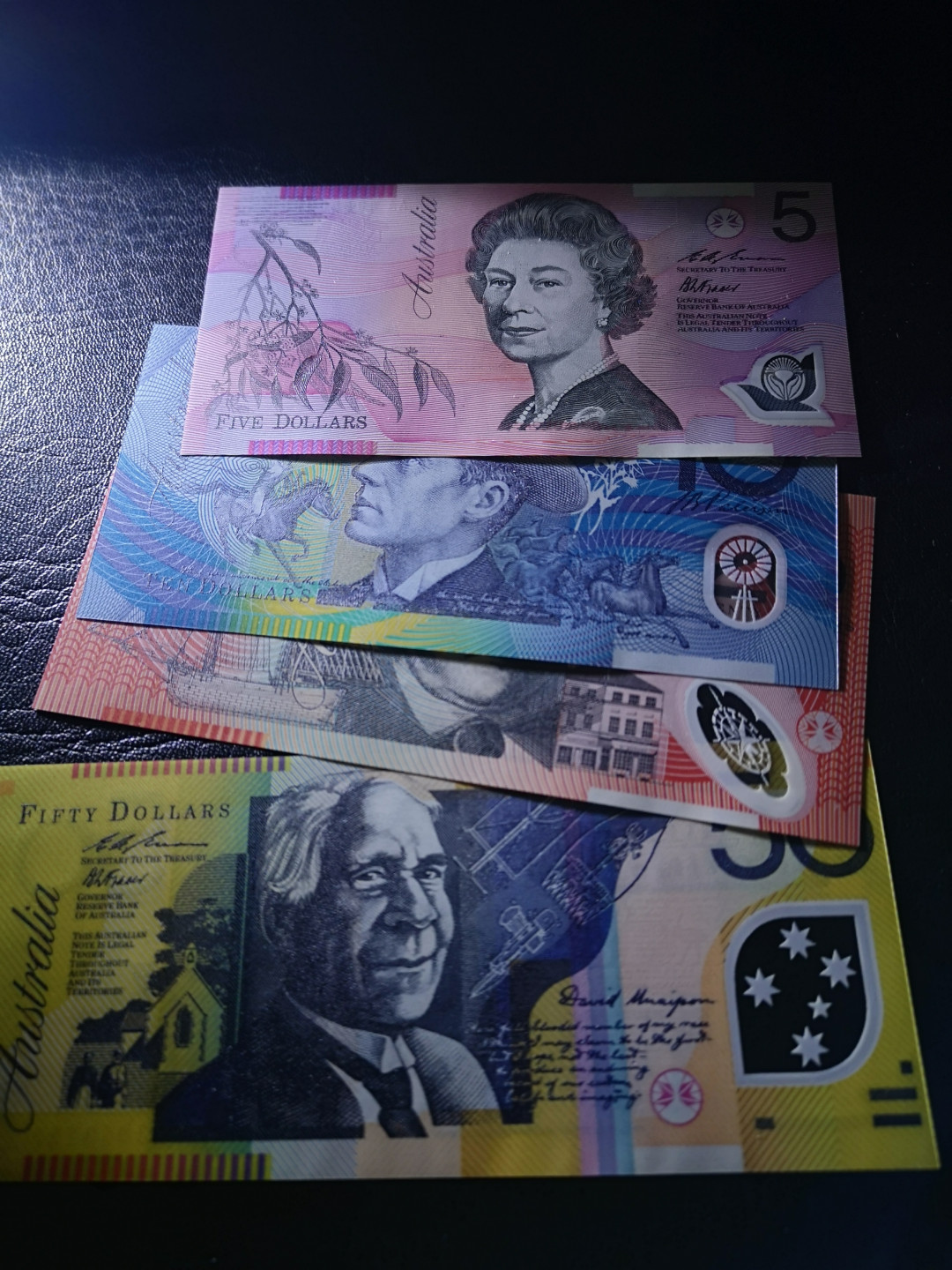《外钞收藏家》第一百一十期拍卖 澳大利亚96年塑料钞全同号四张5-50澳元 当年没有发行100面额 AA冠150号 全新UNC