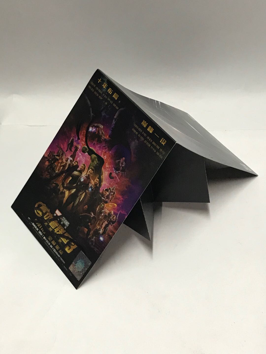 零元拍：钢铁侠：小罗伯特唐尼和绿胖：马克鲁法洛二人亲笔签名复联3宣传卡