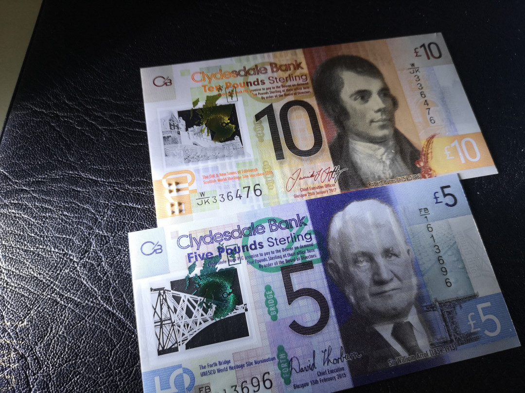 《外钞收藏家》第一百一十期拍卖 苏格兰克莱斯戴尔10、5镑 两张 全新UNC