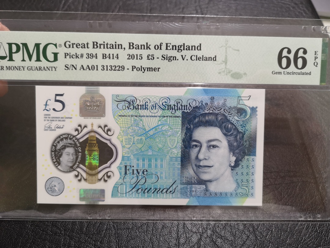 《外钞收藏家》第一百一十期拍卖 2015年英国最新版塑料钞5镑 PMG66 AA01冠 无47