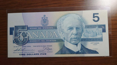陆续更新上架【囧羊收藏】精选微拍第24期暨2021年第十五期 世界钱币精品 【一口价已售出，勿拍】1986年加拿大5元纸币 全新绝品签名如图