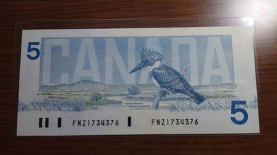 陆续更新上架【囧羊收藏】精选微拍第24期暨2021年第十五期 世界钱币精品 【一口价已售出，勿拍】1986年加拿大5元纸币 全新绝品签名如图