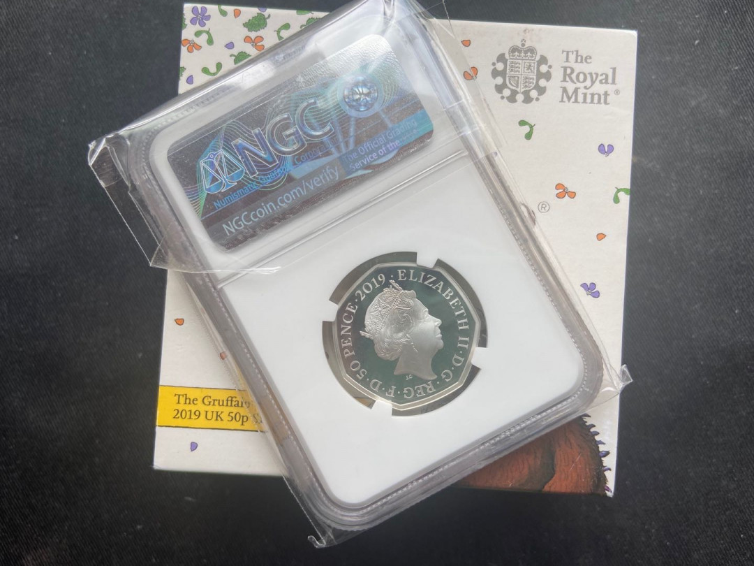 【币观天下】第147期钱币拍卖 【英国】童话故事咕噜牛银币【ngc70】