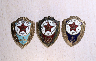 大猫徽章第158期拍卖 - 海陆空军优秀士兵，早期铜版 其中一枚蓝色珐琅有小修