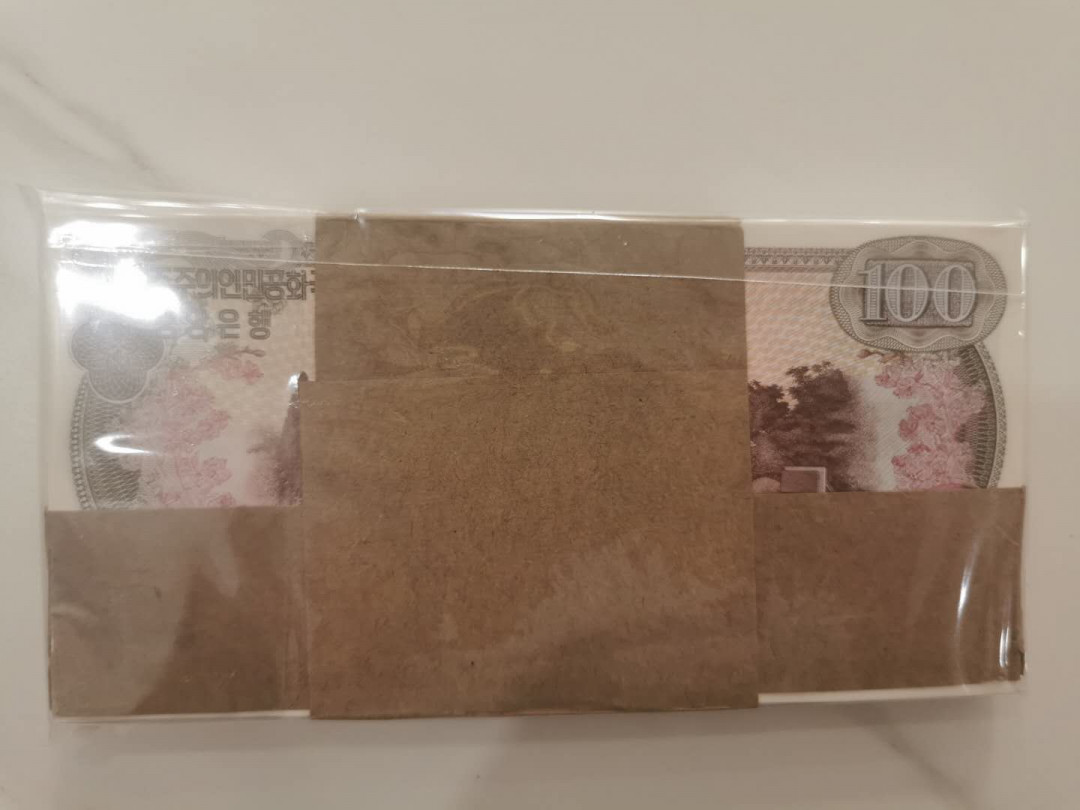 【鲸贝乐淘★中国代印★CICE币展专场】千字文·第“聆音察理，鉴貌辨色”号拍卖·两拍包邮 【朝鲜🇰🇵 】1978年100元整刀百张，金胖胖第一次头像币，全新全品UNC 