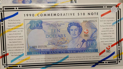 陆续更新上架【囧羊收藏】精选微拍第24期暨2021年第十五期 世界钱币精品 - 1990年新西兰10元纪念钞 原装册原票非连体裁切 全新绝品百位号000526