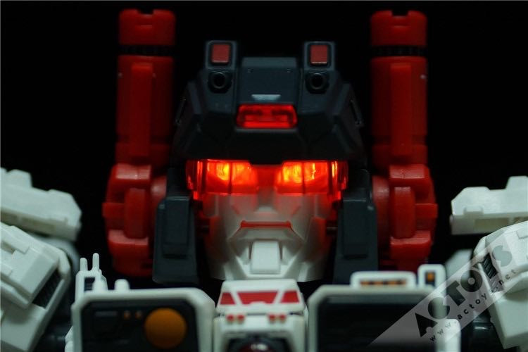零元拍：诚造社 变形玩具 SDT-01 TITAN Q版猛大帅。全新未拆。