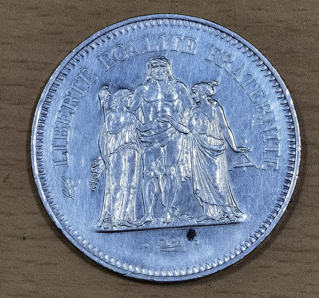 马甸外币专卖微拍第五十二期，外国金银币专场，陆续上新欢迎关注 1977年法国大力神银币，重量：30克，成色900，品相如图 