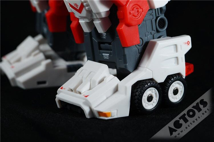 零元拍：诚造社 变形玩具 SDT-01 TITAN Q版猛大帅。全新未拆。