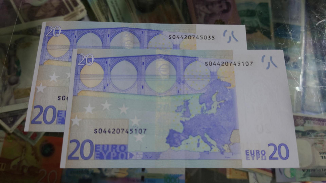 【囧羊收藏】精选微拍第25期暨2021年第十六期 世界钱币 【已一口价售出，请勿出价】2002年意大利版20欧元 一签 两张为一件 全新绝品