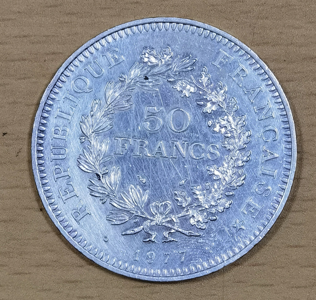 马甸外币专卖微拍第五十二期，外国金银币专场，陆续上新欢迎关注 1977年法国大力神银币，重量：30克，成色900，品相如图 