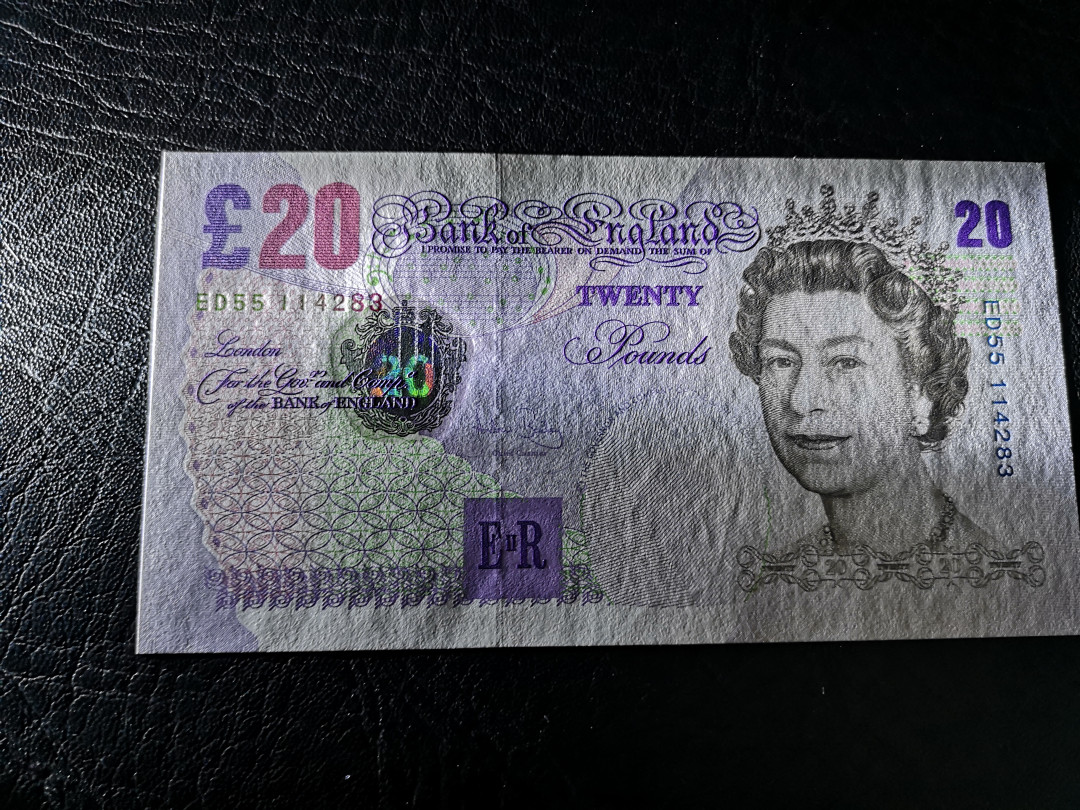 《外钞收藏家》第一百一十一期拍卖（CICE币展专拍） 英国E序列20镑 全新 不够绝 