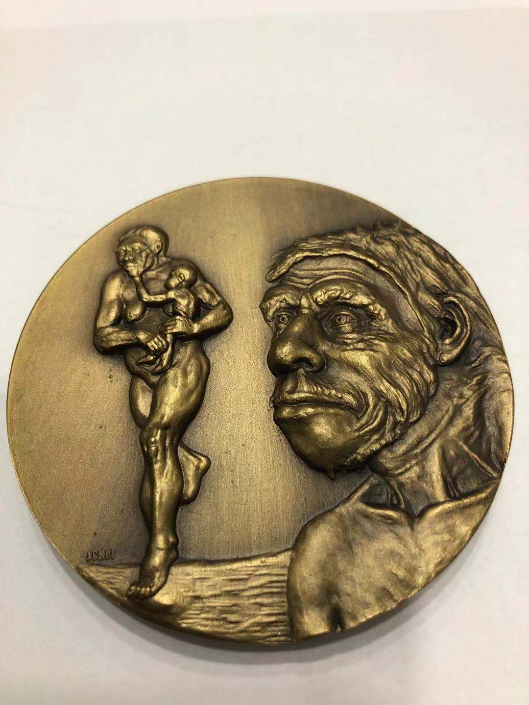 喜迎🐂年艺术麦朵尔第十二场拍卖 高浮雕 达尔文与进化论 裸章