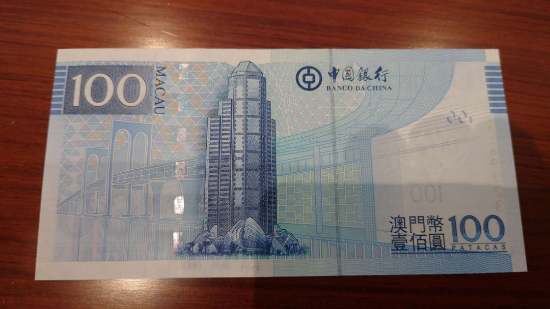 今晚八点整【囧羊收藏】精选微拍第26期暨2021年第十七期 港澳纸币（靓号）专场 2017年澳门中国银行100元 ZA补号冠 全新绝品无47尾号323 居中漂亮评级优选