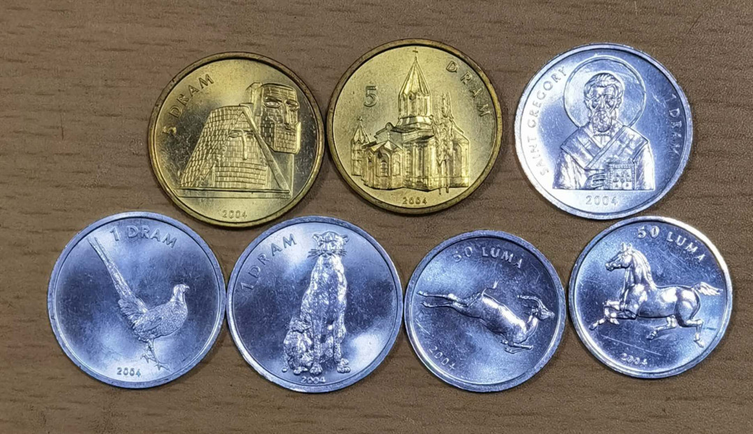 马甸外币专卖微拍第五十三期，外国非贵金属纪念币流通币专场，陆续上新欢迎关注 2004年阿塞拜疆纳卡共和国（争议地区）清版流通币7枚/套，品相如图 