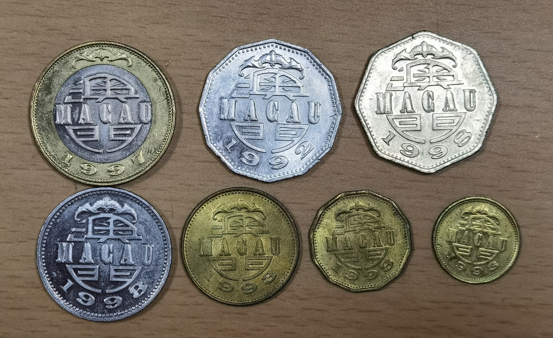 马甸外币专卖微拍第五十三期，外国非贵金属纪念币流通币专场，陆续上新欢迎关注 澳门流通币全套