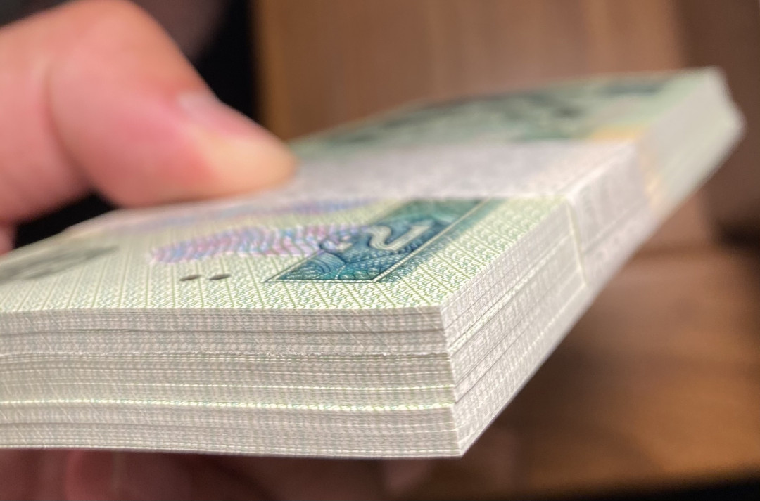 【华誉王者】1670期拍卖 902绿翡翠QF81896301百连，818开头，无47捆拆绝品，灯下无斑。深版902，油墨印刷鲜亮