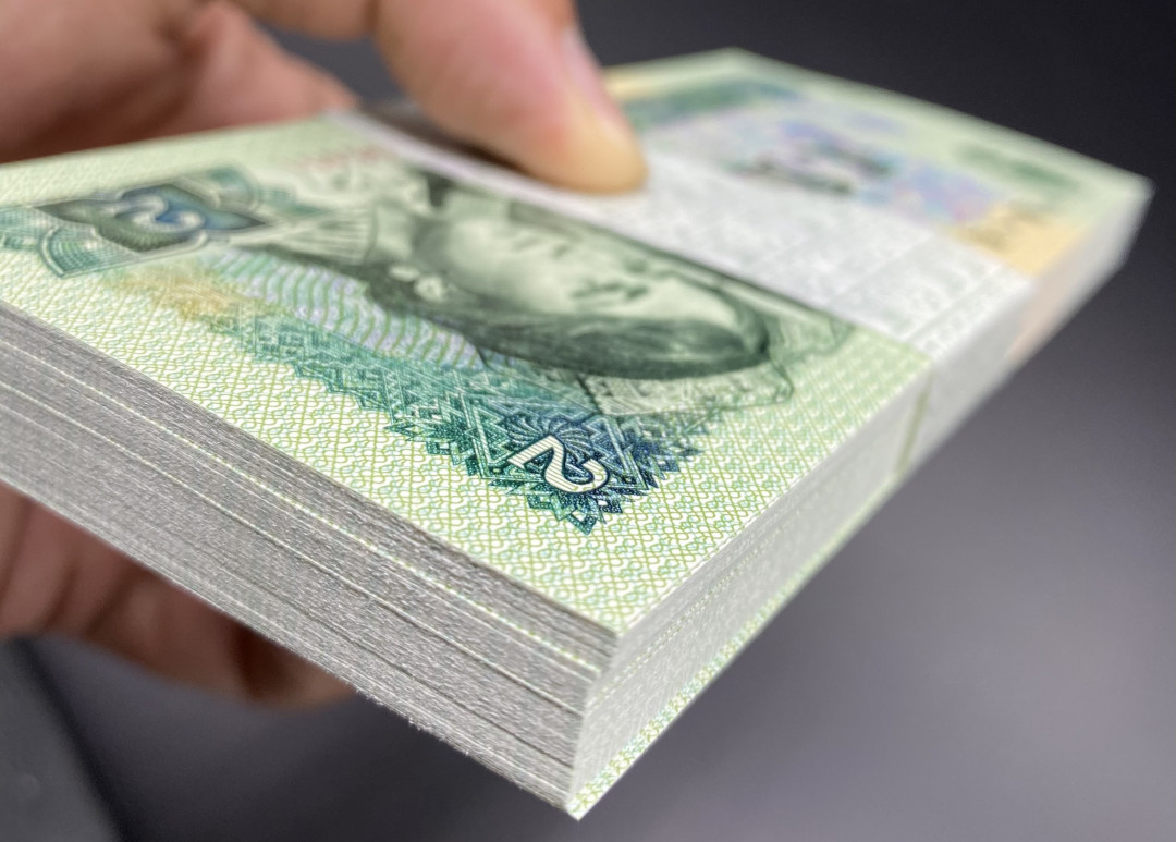 【华誉王者】1671期拍卖 902绿翡翠QF81896401百连，818开头，捆拆绝品，灯下无斑。深版902，油墨印刷鲜亮