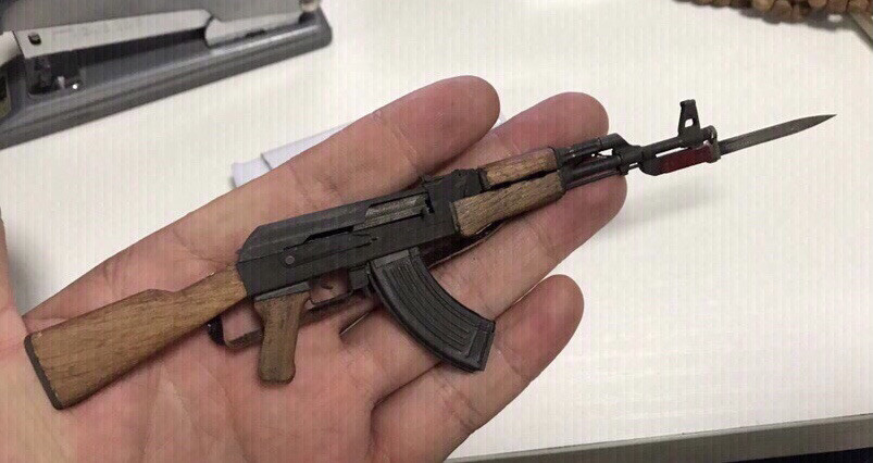 零元拍：1/6 金属与木制 AK47 突击步鎗 模型