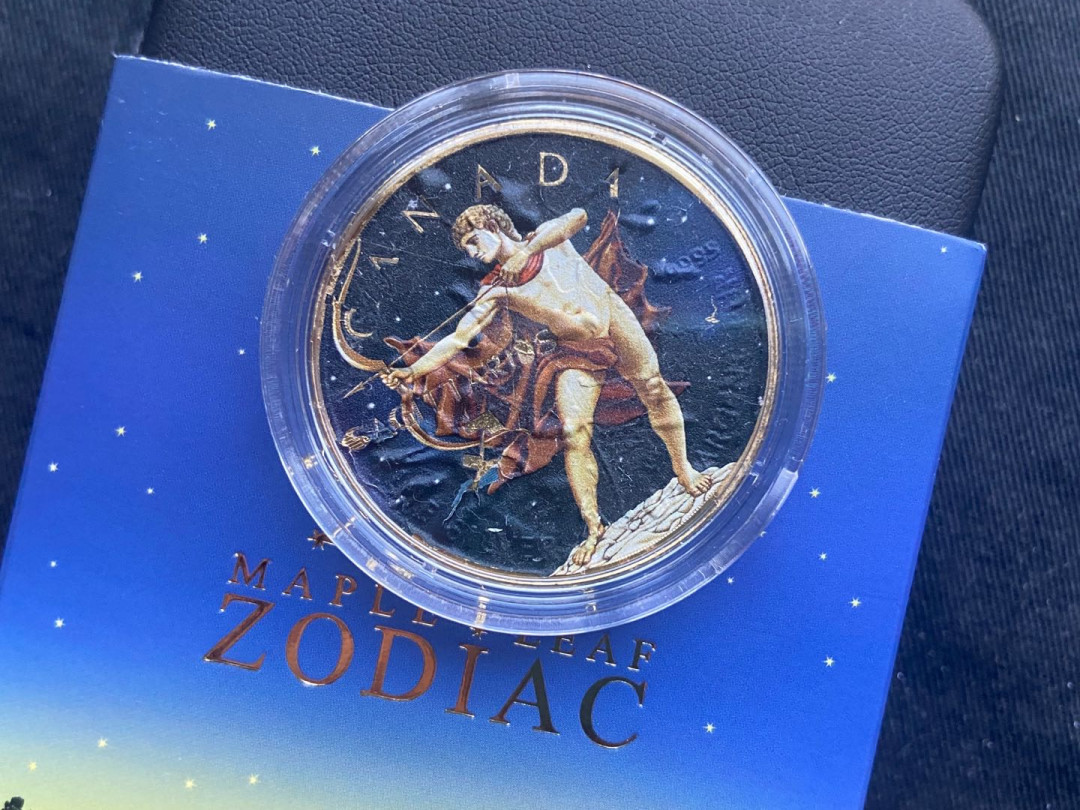 【币观天下】第149场钱币拍卖 加拿大2018年5元，1盎司，枫叶星座系列--十二星座之“射手座”，全方位镀24K金UV彩色万足银艺术银币